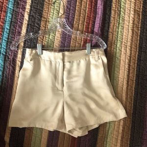 Vince Camuto silk shorts size 0 tie is not included!